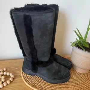 UGG Sunburst Tall Black Suede Boots Sheepskin Lining Shearling Trim Women’s 8