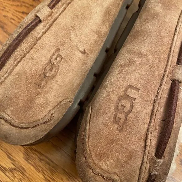 UGG womens slip on moccasin house shoessize 8 tan