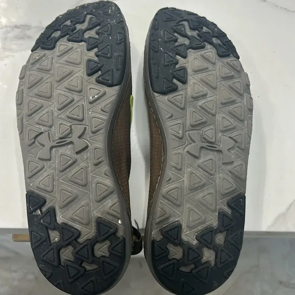 Under Armour Men’s Spike Camp Slip On Shoes. Size 10