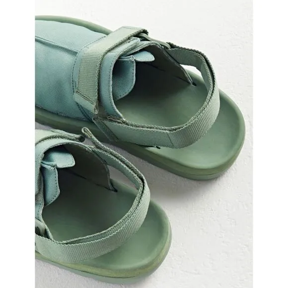 Urban Outfitters x Reebok Beatnik Sharktooth Clog Sandals $120