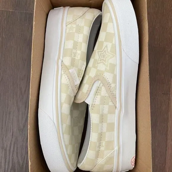 vans women classic slip on checkboard stars Tan size 6.5