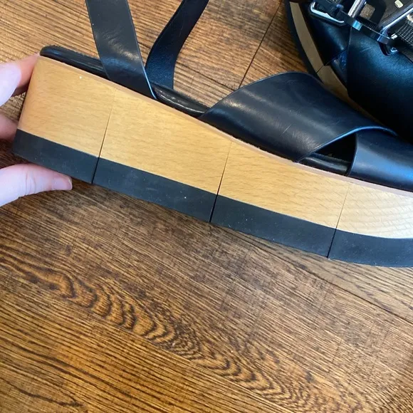 Veronica Beard / crisscross new Wynie Platform Sandals black leather 7.5