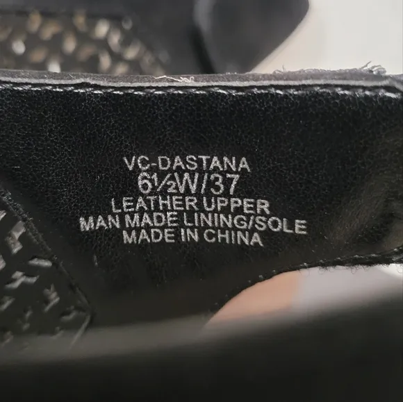 ⚘️Vince Camuto Dastana Peep Toe Sandals