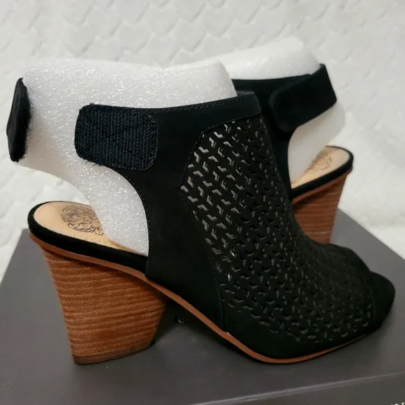 ⚘️Vince Camuto Dastana Peep Toe Sandals