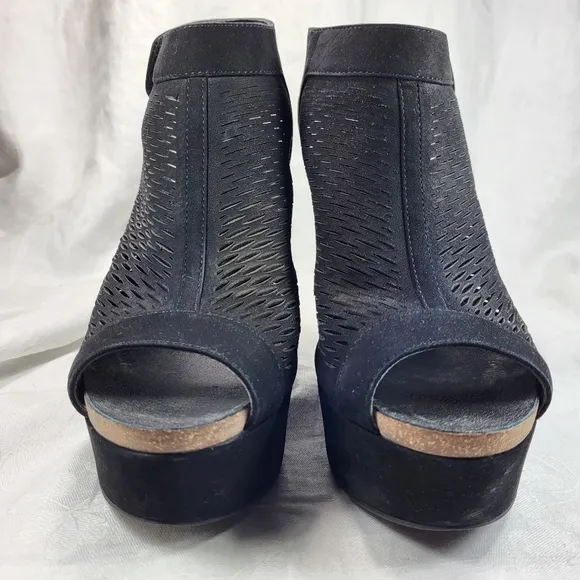 Vince Camuto Kyrene Black Leather SANDALS Womens Size 6.5M Wedge Heels Platform