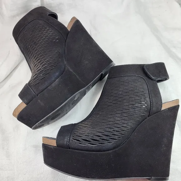Vince Camuto Kyrene Black Leather SANDALS Womens Size 6.5M Wedge Heels Platform