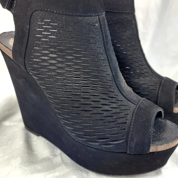 Vince Camuto Kyrene Black Leather SANDALS Womens Size 6.5M Wedge Heels Platform