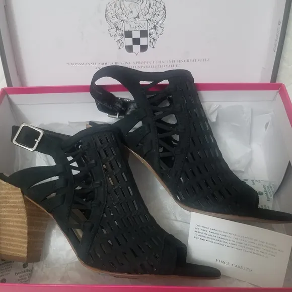 ⚘️Vince Camuto Refista Shootie Sandals