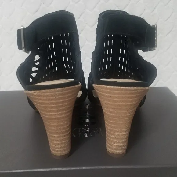 ⚘️Vince Camuto Refista Shootie Sandals