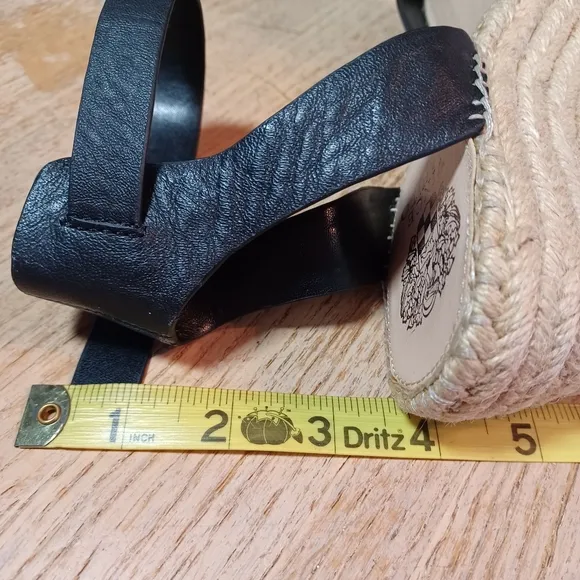 VINCE CAMUTO  WEDGE SANDALS SIZE 10