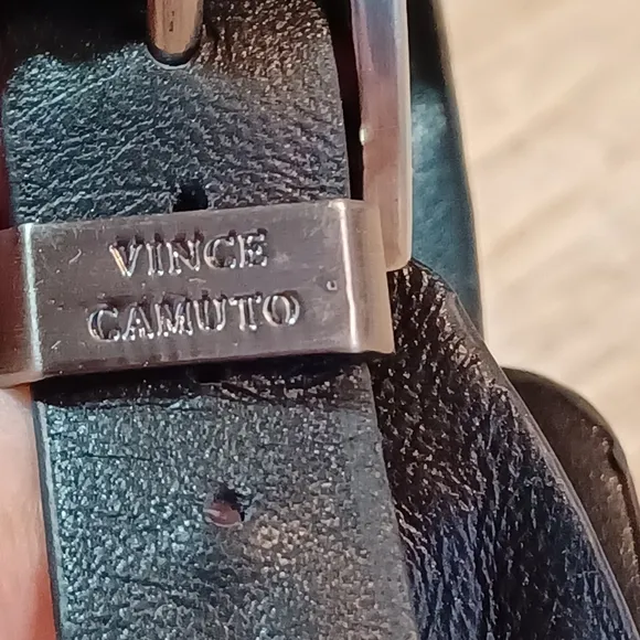 VINCE CAMUTO  WEDGE SANDALS SIZE 10