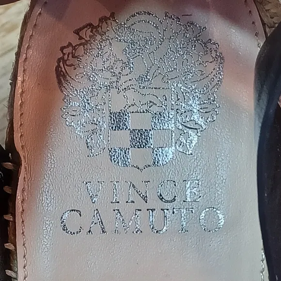 VINCE CAMUTO  WEDGE SANDALS SIZE 10