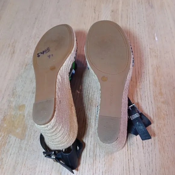 VINCE CAMUTO  WEDGE SANDALS SIZE 10