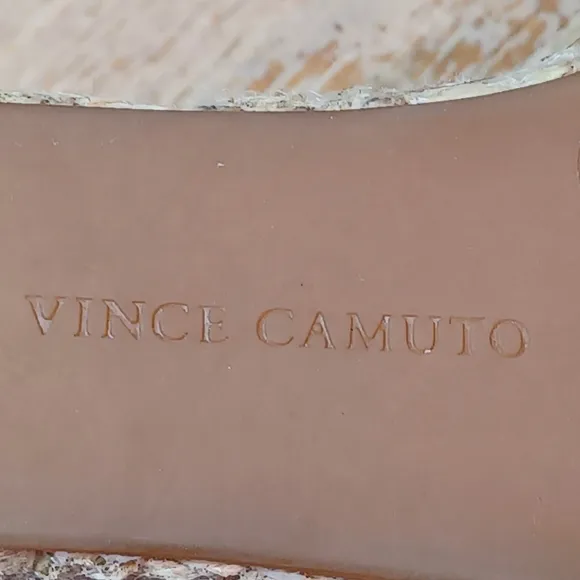 VINCE CAMUTO  WEDGE SANDALS SIZE 10