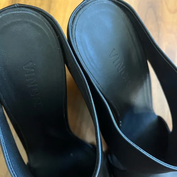 VInce Kaya leather cut out accent sandals, USED