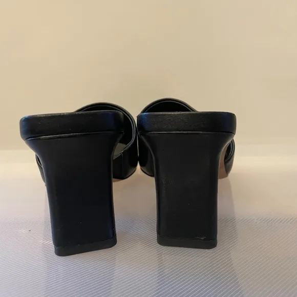 Vince Square toe mule sandals in black leather size 6.5/7 NWT