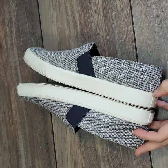 Vince Womens Slip On Fashion Trainers Sneakers Shoes sz 6M