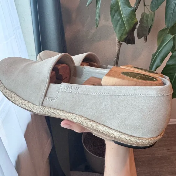 Vintage BALLY 1980s beige Slip-On Shoes