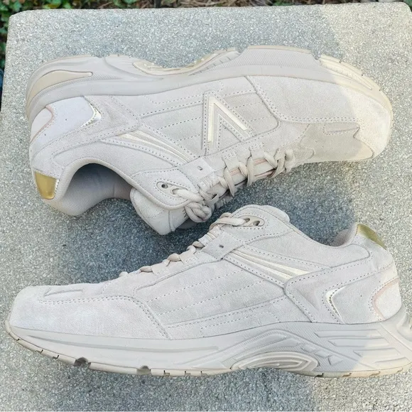 Vionic 23Walk 2.0 Men's Sneaker US 13 Suede Beige Walking Shoes Luxury EUC RARE