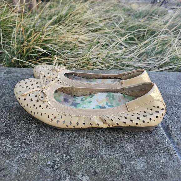 Vionic 8 Tan Leather Ballet Flat Spark Surlin Laser Cut Eyelet Orthotic Shoes
