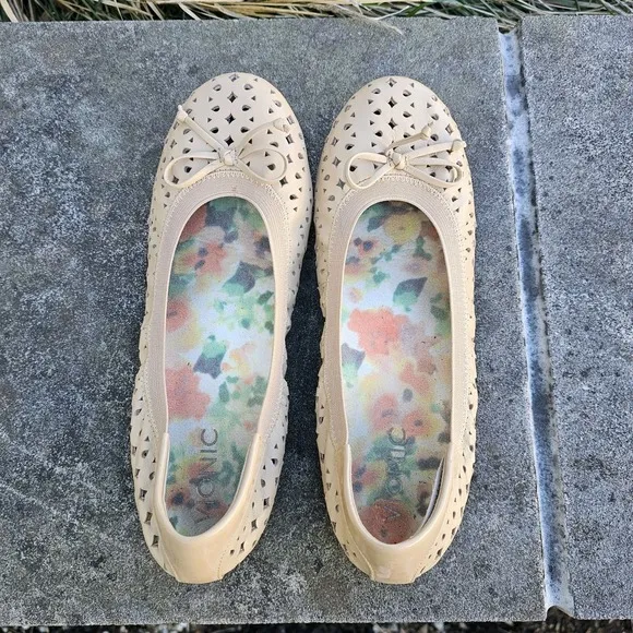 Vionic 8 Tan Leather Ballet Flat Spark Surlin Laser Cut Eyelet Orthotic Shoes