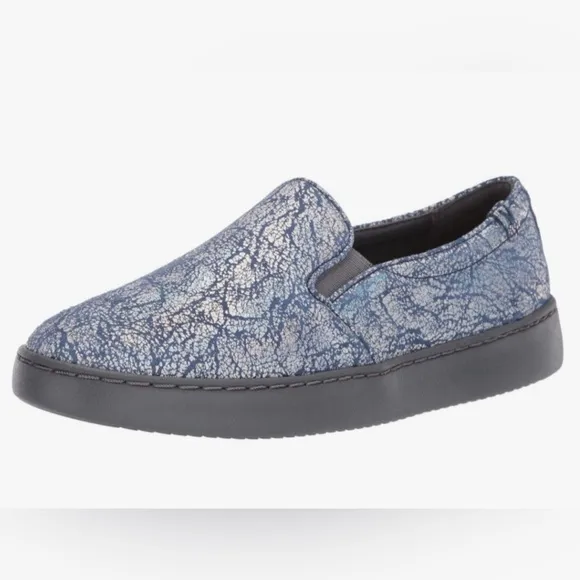 Vionic Avery Women's Metallic Blue Shoes Leather‎ Slip On Flat Sneakers size 7.5