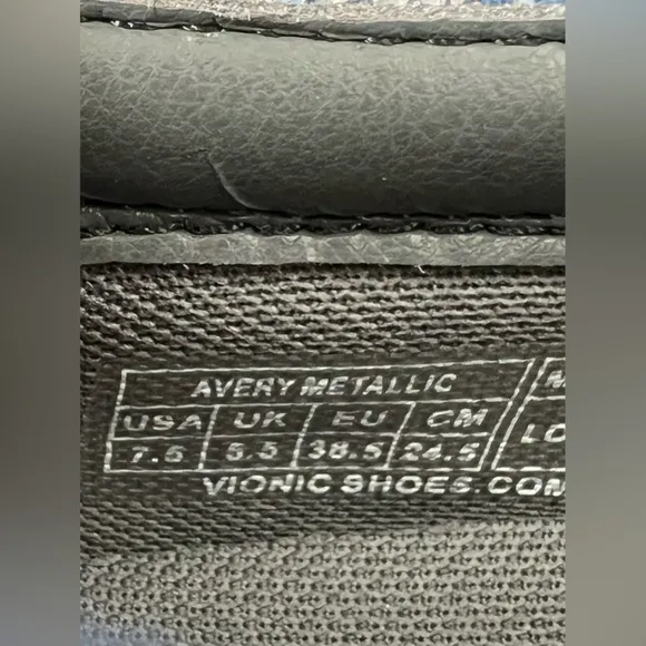 Vionic Avery Women's Metallic Blue Shoes Leather‎ Slip On Flat Sneakers size 7.5