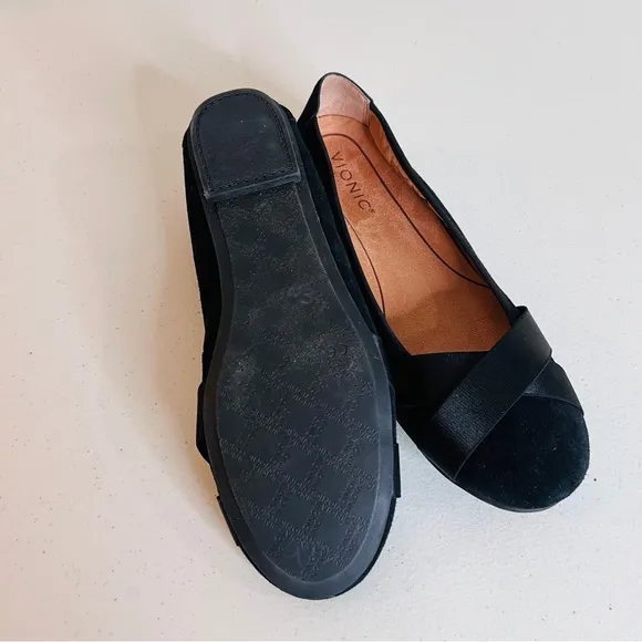 Vionic Black Suede Spark Maria Ballet Flat Shoes Orthotic Insole Womens Size 8.5