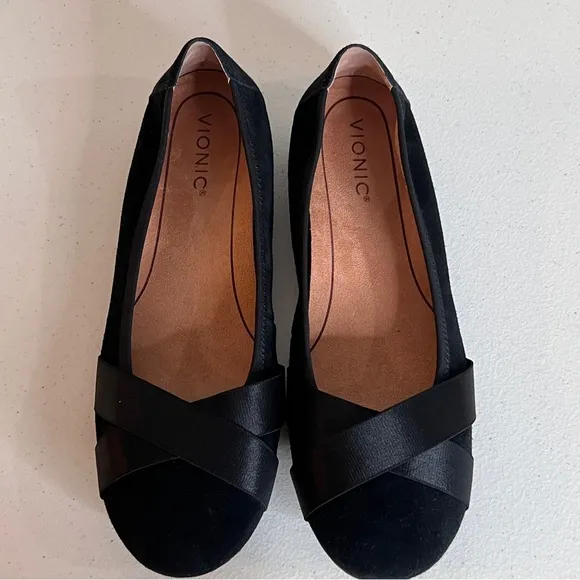 Vionic Black Suede Spark Maria Ballet Flat Shoes Orthotic Insole Womens Size 8.5