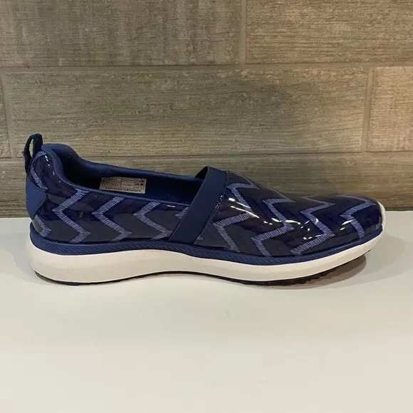 Vionic Fiona Pro Slip On Slip Resistant Shoes in Navy Chevron Size 8