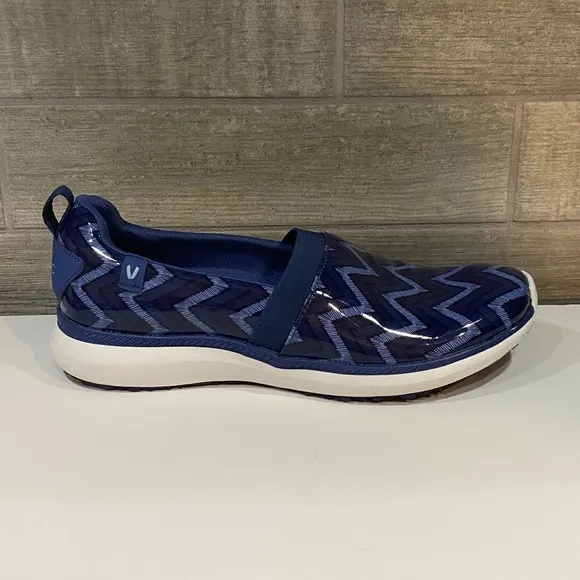Vionic Fiona Pro Slip On Slip Resistant Shoes in Navy Chevron Size 8