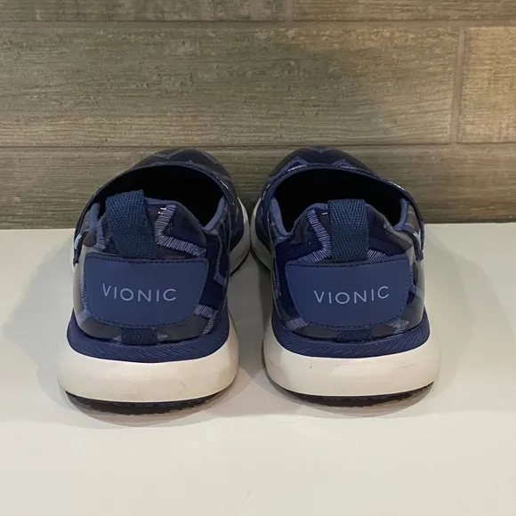Vionic Fiona Pro Slip On Slip Resistant Shoes in Navy Chevron Size 8