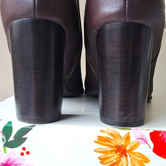 VIONIC Kennedy Chocolate Brown Leather Ankle Heeled Booties Boots 9, 3 1/4&quot; heel