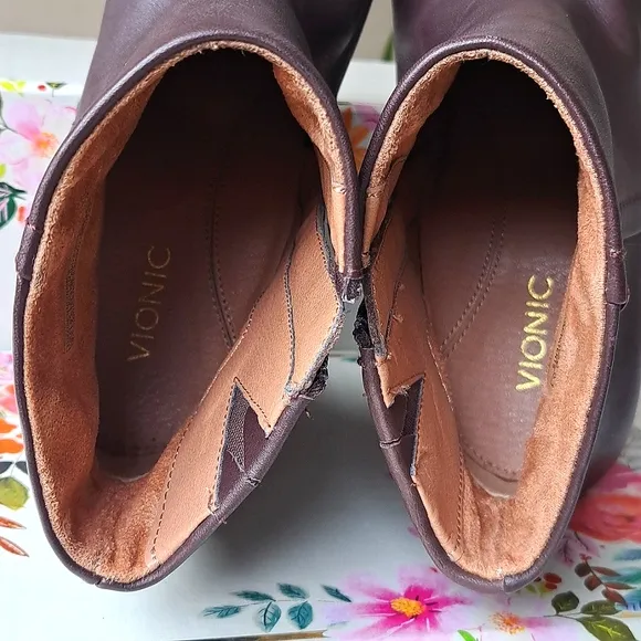 VIONIC Kennedy Chocolate Brown Leather Ankle Heeled Booties Boots 9, 3 1/4&quot; heel
