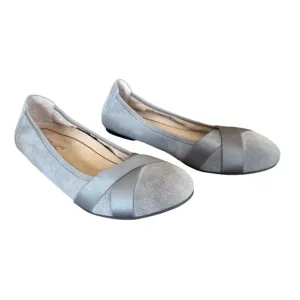 Vionic Maria Light Gray Suede Criss Cross Ribbon Ballet Flats Women's Size 8W