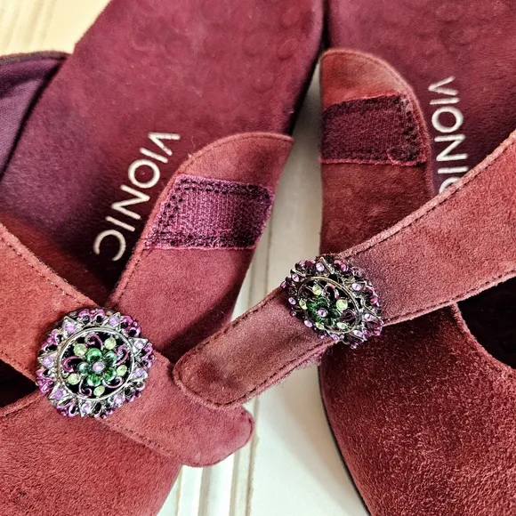 Vionic Mules Womens Size 7 Joan Burgundy Merlot  Suede Slip-On Shoes