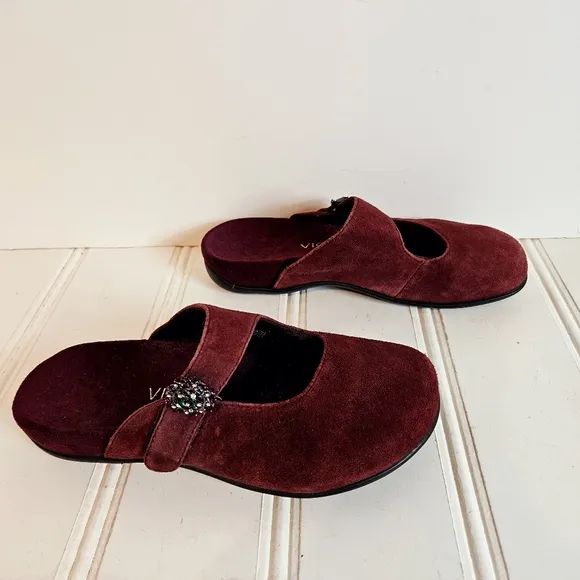 Vionic Mules Womens Size 7 Joan Burgundy Merlot  Suede Slip-On Shoes