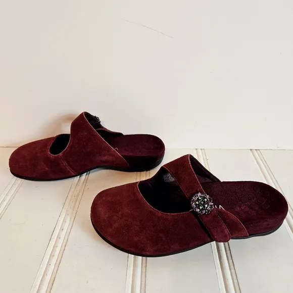 Vionic Mules Womens Size 7 Joan Burgundy Merlot  Suede Slip-On Shoes