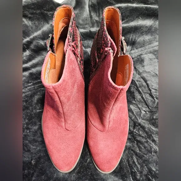 Vionic Naomi Suede Snake Print Water Resistant Stacked Booties Wine Like New