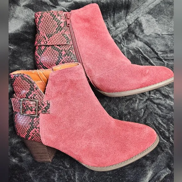 Vionic Naomi Suede Snake Print Water Resistant Stacked Booties Wine Like New