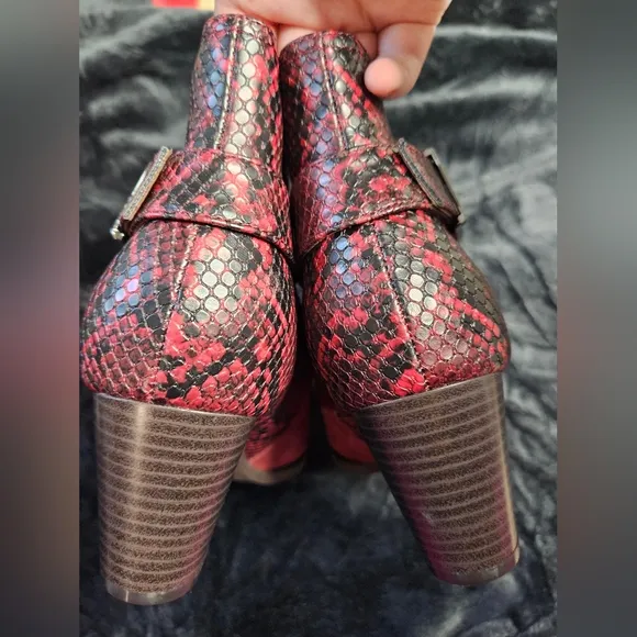 Vionic Naomi Suede Snake Print Water Resistant Stacked Booties Wine Like New