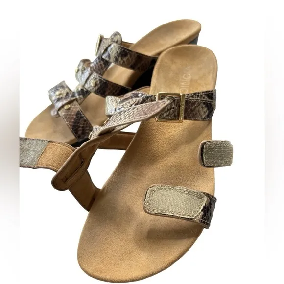 Vionic Radia Sandals Shoes Womens Size 8 Adjustable Beige Snake Strappy Orthotic