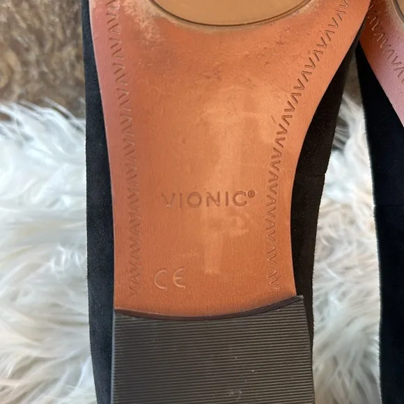 Vionic 'Willa' Suede Slip On Loafer Shoes in Black Size 9.5