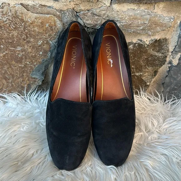 Vionic 'Willa' Suede Slip On Loafer Shoes in Black Size 9.5