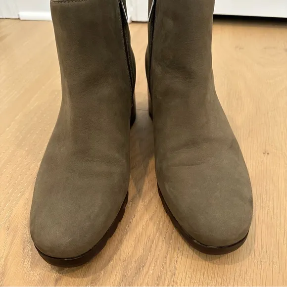 Vionic Wilma Women's Heeled Ankle Boot Size 10 Green Waterproof Rain Outdoors