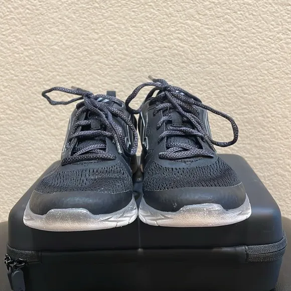 VIONIC Women's 335 Miles Sneakers Size 6.5