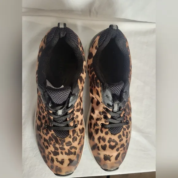 Vionic Women's Tourney Walker Leopard Print Lace Up Sneakers Size 10