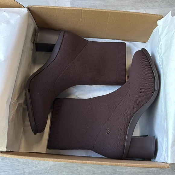 VIVAIA Almond-Toe Running Heel Boots (Amanda) Chocolate Size 9.5 Nwt in Box