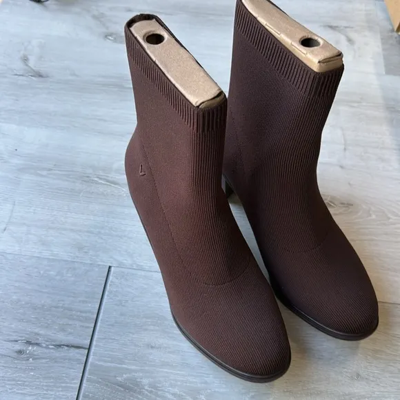 VIVAIA Almond-Toe Running Heel Boots (Amanda) Chocolate Size 9.5 Nwt in Box
