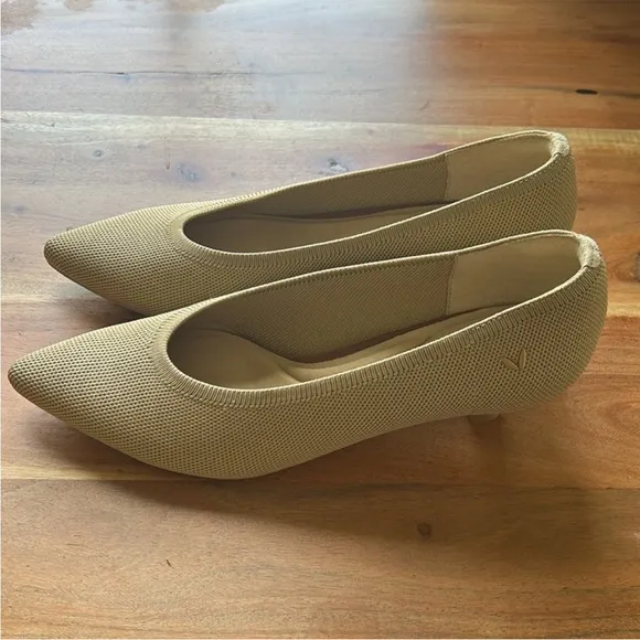 VIVAIA Scarlett Pointed-Toe Kitten Heels Almond New Size EU 38.5, US 7.5